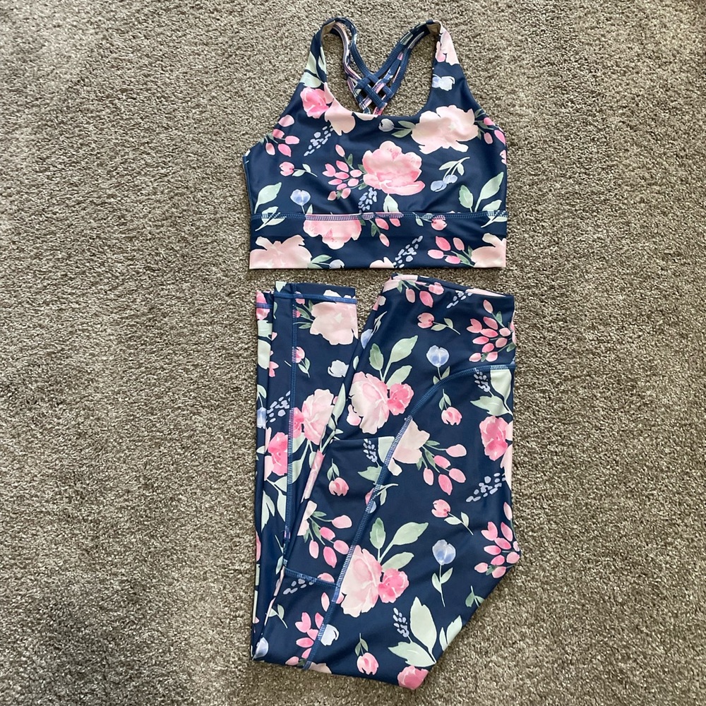 Maven Thread sports bra and leggings set